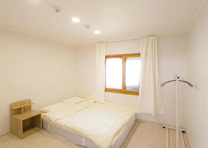 A Spacious And Pleasant For Up To 10 People, Haeundae Station Walking 6 Minutes And Walking 8 Minutes 3*